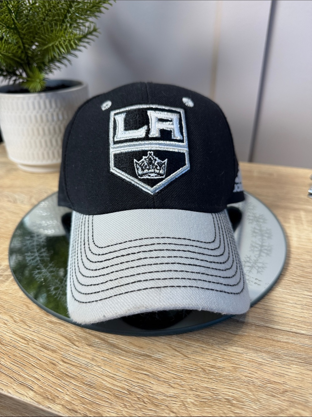 Men's Los Angeles Kings adidas Black/Gray Alpha Structured Draft Flex Hat NHL